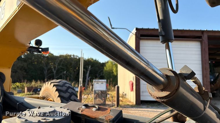 image for item IE9238 2009 John Deere 670G motor grader