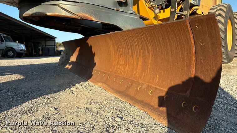 image for item IE9238 2009 John Deere 670G motor grader