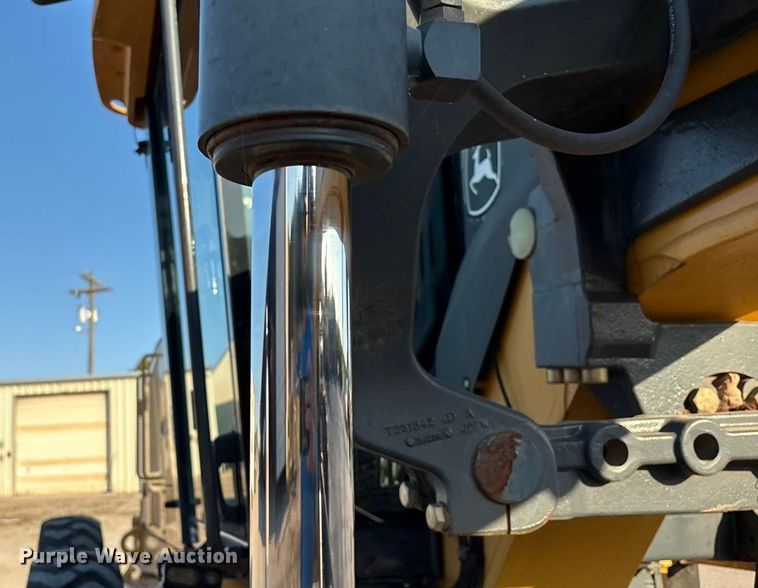 image for item IE9238 2009 John Deere 670G motor grader