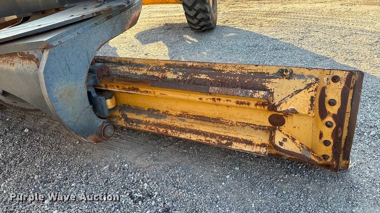 image for item IE9238 2009 John Deere 670G motor grader
