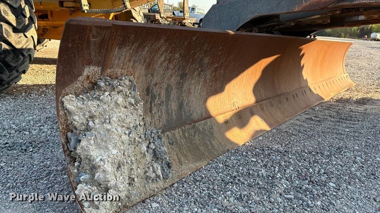 image for item IE9238 2009 John Deere 670G motor grader