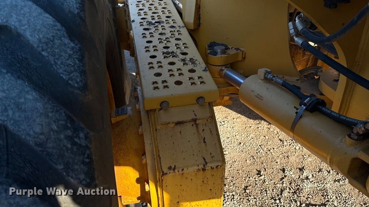 image for item IE9238 2009 John Deere 670G motor grader