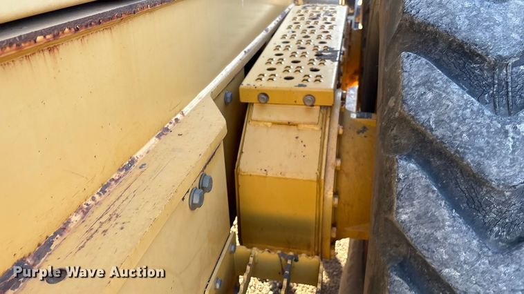 image for item IE9238 2009 John Deere 670G motor grader