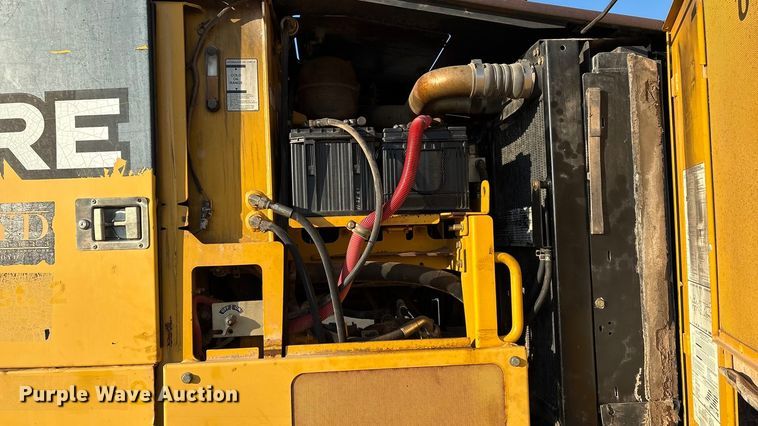 image for item IE9238 2009 John Deere 670G motor grader