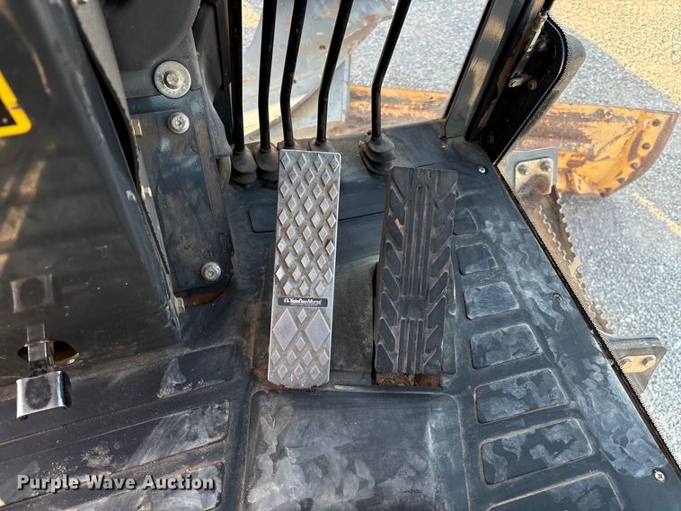 image for item IE9238 2009 John Deere 670G motor grader