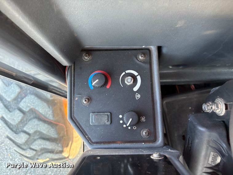 image for item IE9238 2009 John Deere 670G motor grader