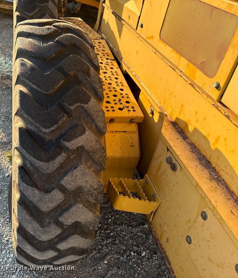 image for item IE9238 2009 John Deere 670G motor grader