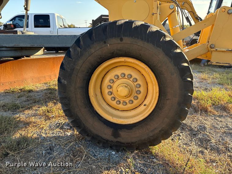 image for item IE9238 2009 John Deere 670G motor grader