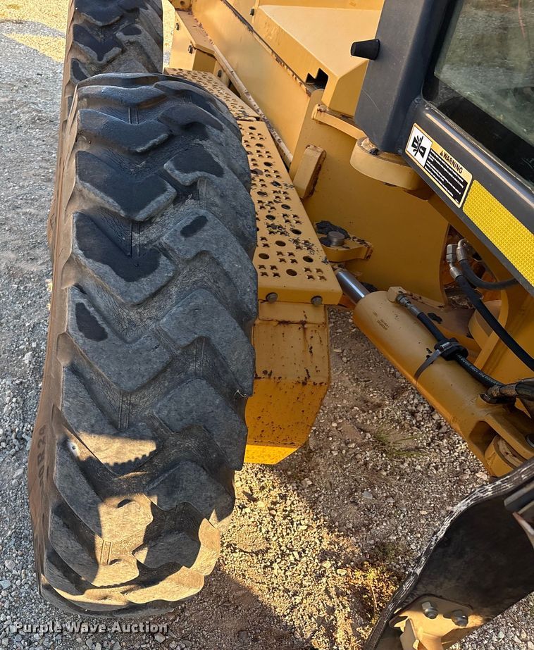 image for item IE9238 2009 John Deere 670G motor grader