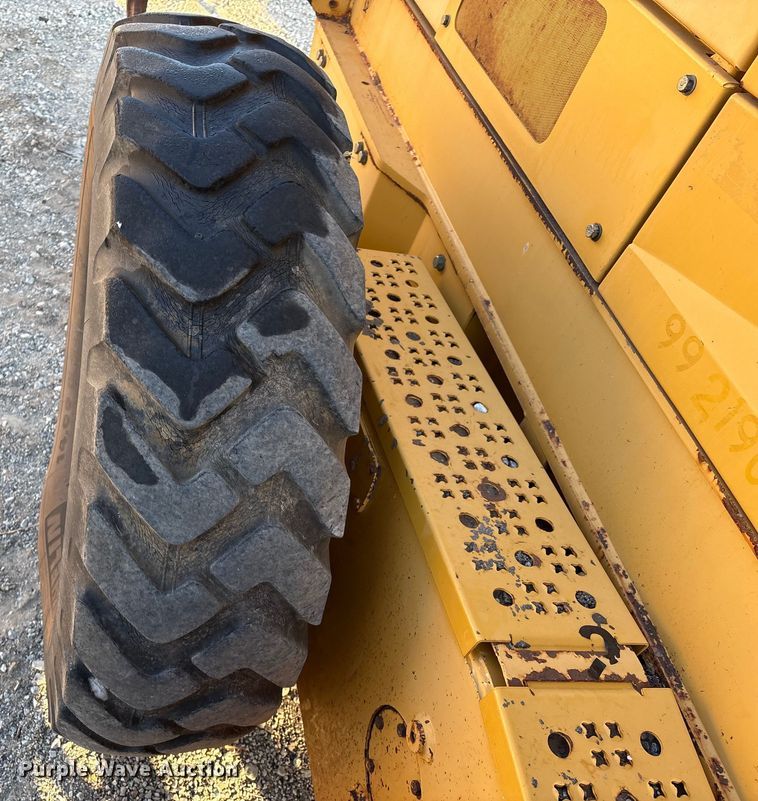 image for item IE9238 2009 John Deere 670G motor grader