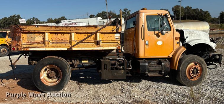 image for item IE9239 1996 International 4700 dump truck