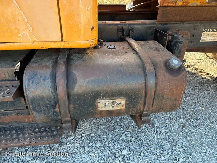 image for item IE9239 1996 International 4700 dump truck