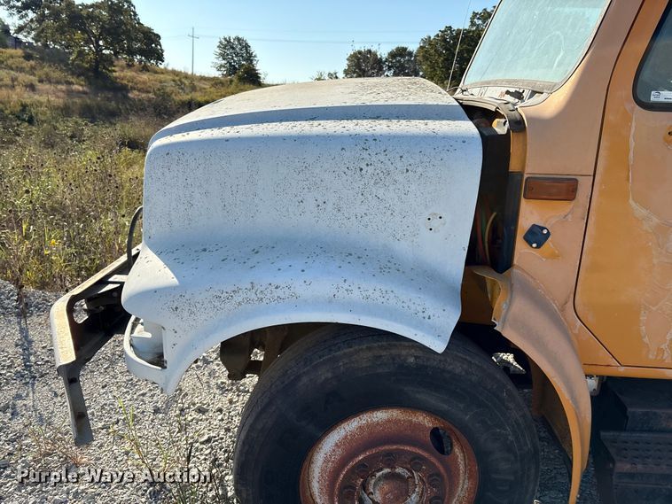 image for item IE9239 1996 International 4700 dump truck