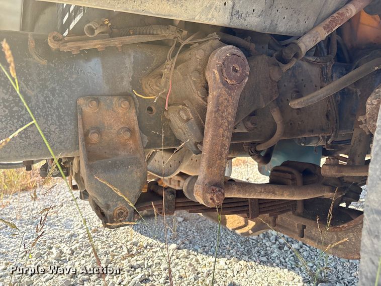 image for item IE9239 1996 International 4700 dump truck