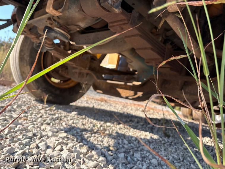 image for item IE9239 1996 International 4700 dump truck