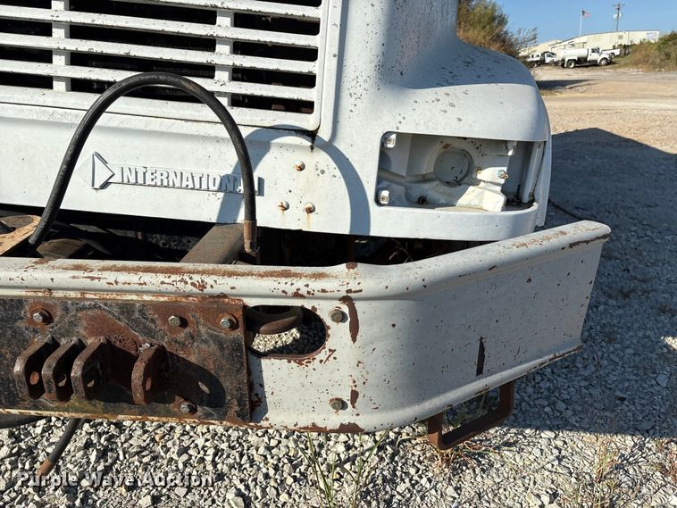 image for item IE9239 1996 International 4700 dump truck