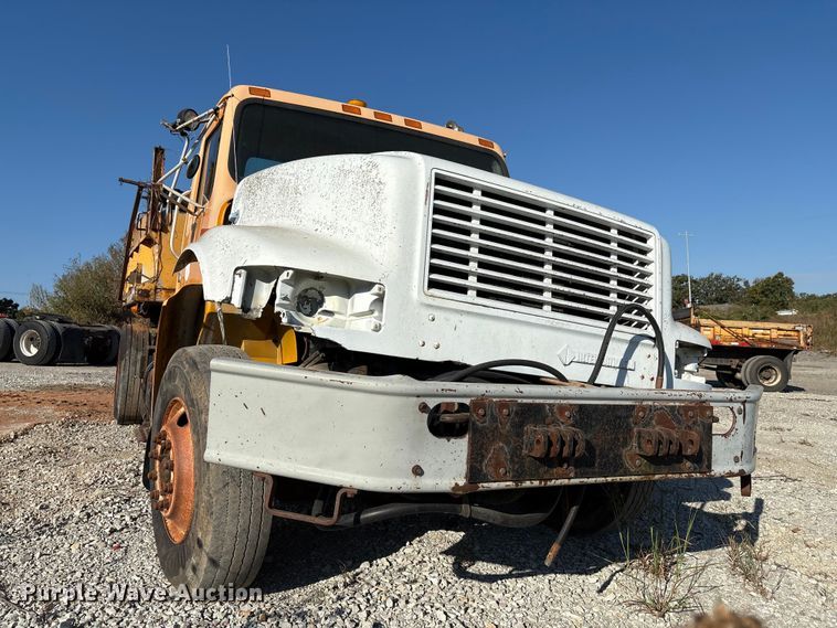image for item IE9239 1996 International 4700 dump truck