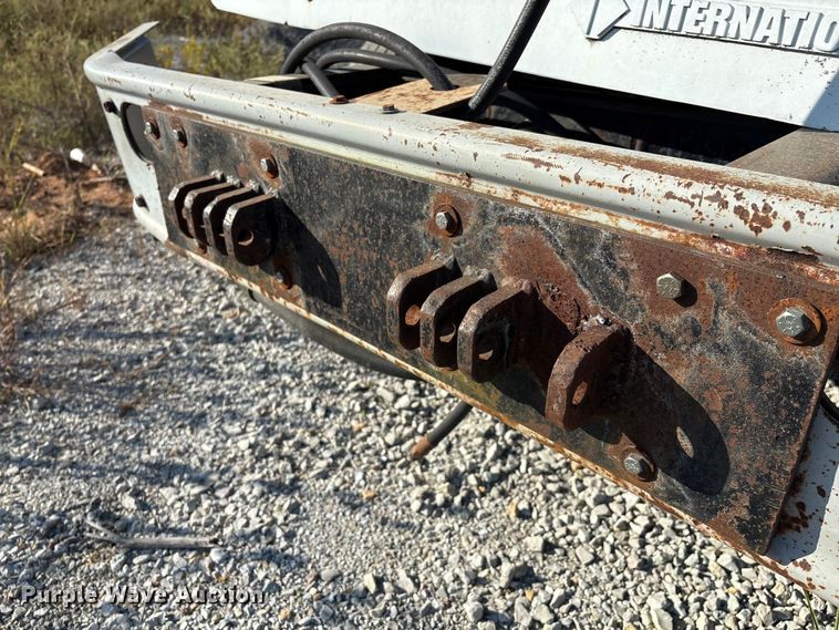 image for item IE9239 1996 International 4700 dump truck