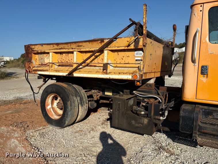image for item IE9239 1996 International 4700 dump truck