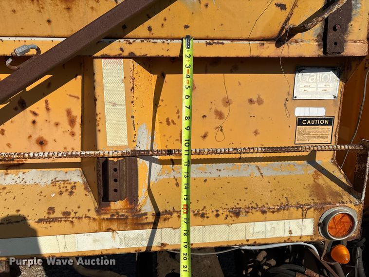 image for item IE9239 1996 International 4700 dump truck