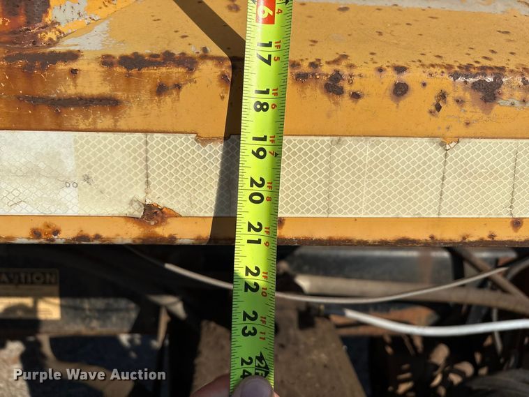 image for item IE9239 1996 International 4700 dump truck