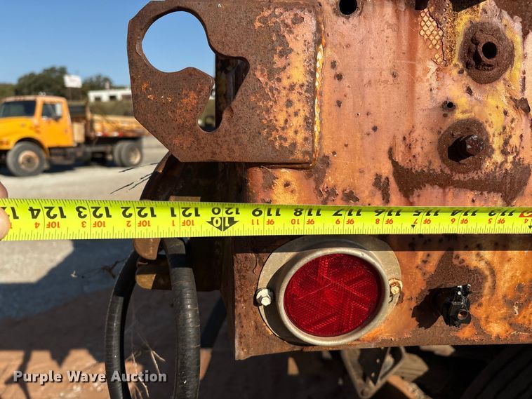 image for item IE9239 1996 International 4700 dump truck