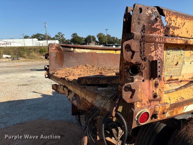 image for item IE9239 1996 International 4700 dump truck