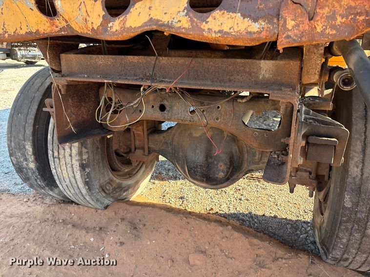 image for item IE9239 1996 International 4700 dump truck