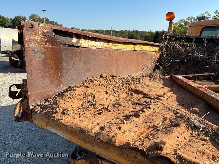 image for item IE9239 1996 International 4700 dump truck