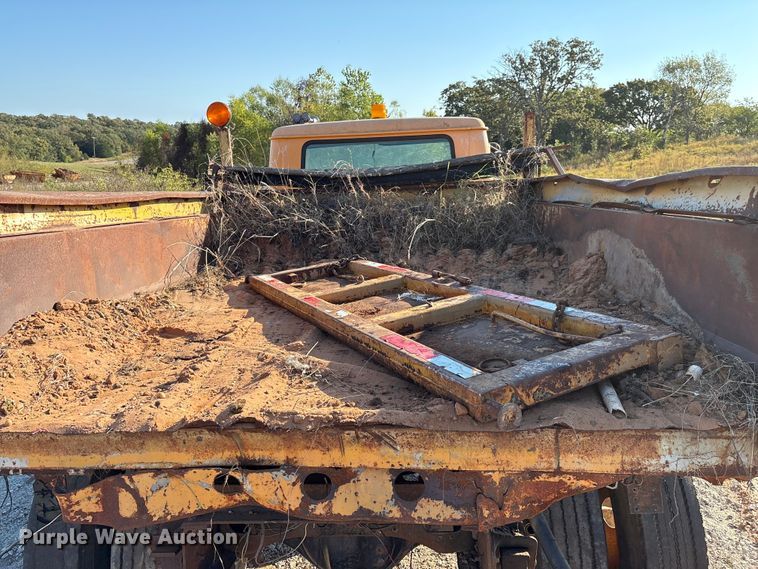 image for item IE9239 1996 International 4700 dump truck