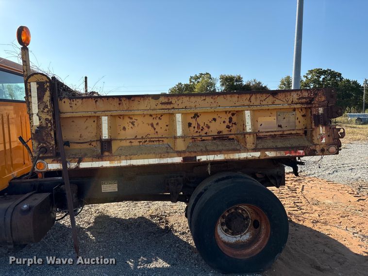 image for item IE9239 1996 International 4700 dump truck