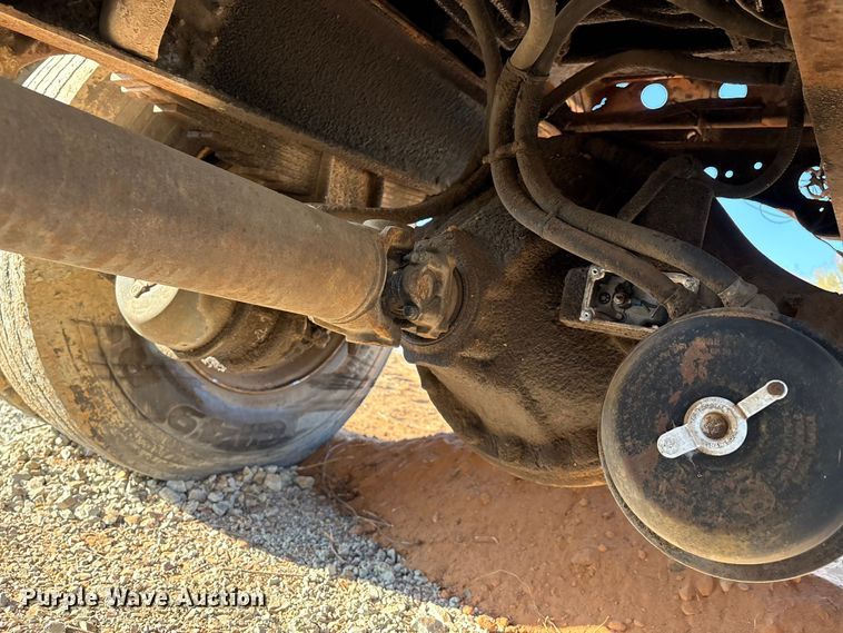 image for item IE9239 1996 International 4700 dump truck