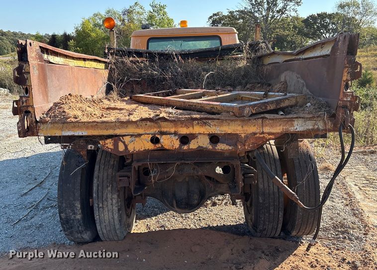 image for item IE9239 1996 International 4700 dump truck