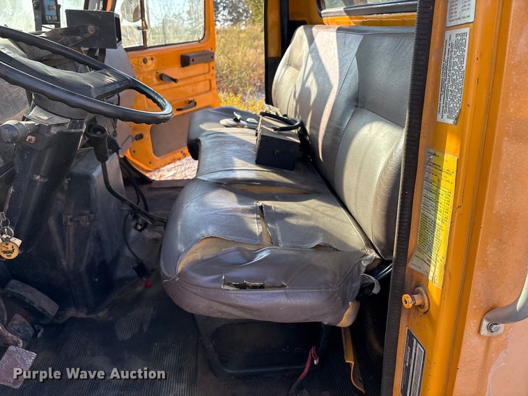 image for item IE9239 1996 International 4700 dump truck