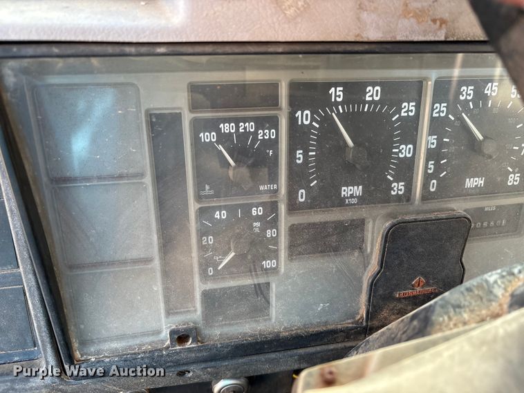 image for item IE9239 1996 International 4700 dump truck