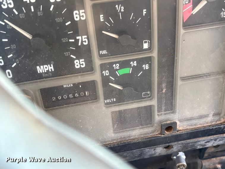 image for item IE9239 1996 International 4700 dump truck