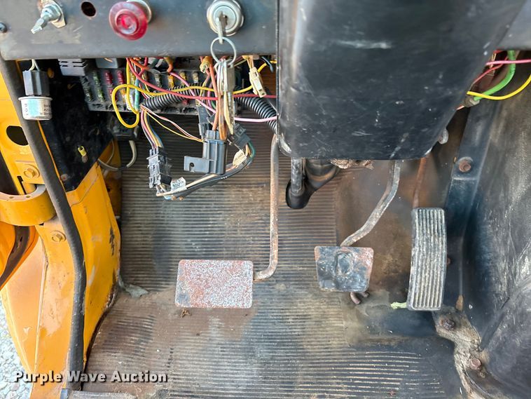 image for item IE9239 1996 International 4700 dump truck