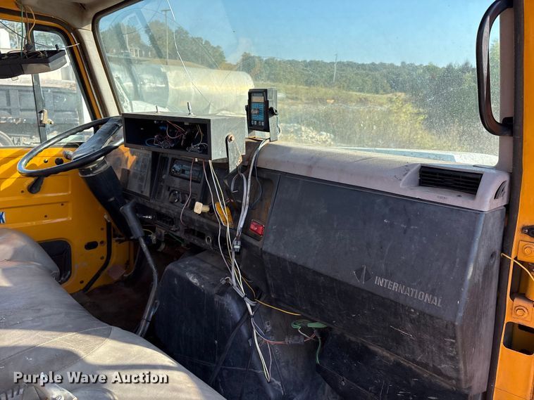 image for item IE9239 1996 International 4700 dump truck