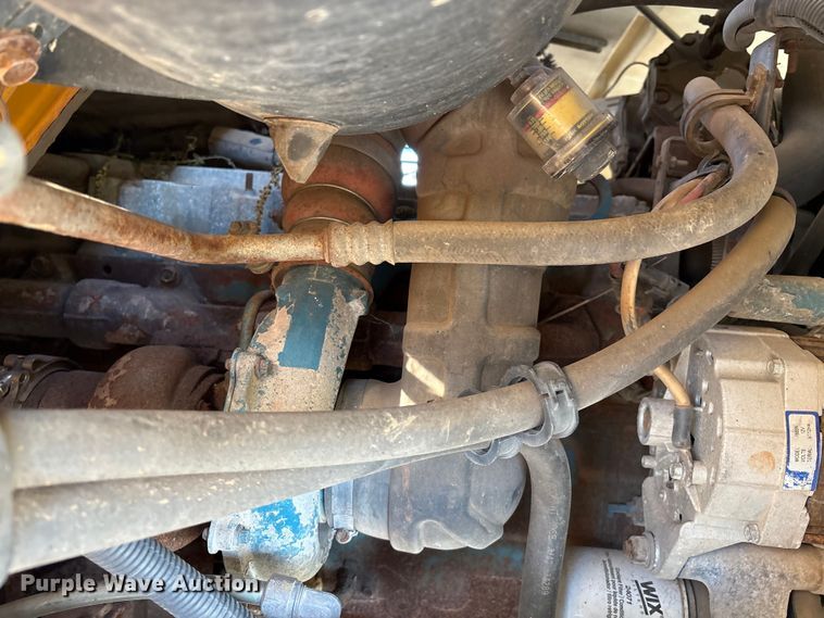 image for item IE9239 1996 International 4700 dump truck