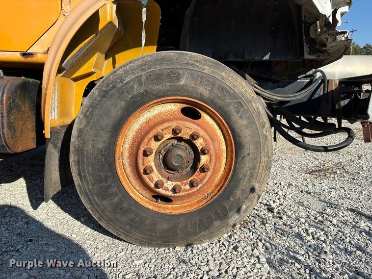 image for item IE9239 1996 International 4700 dump truck