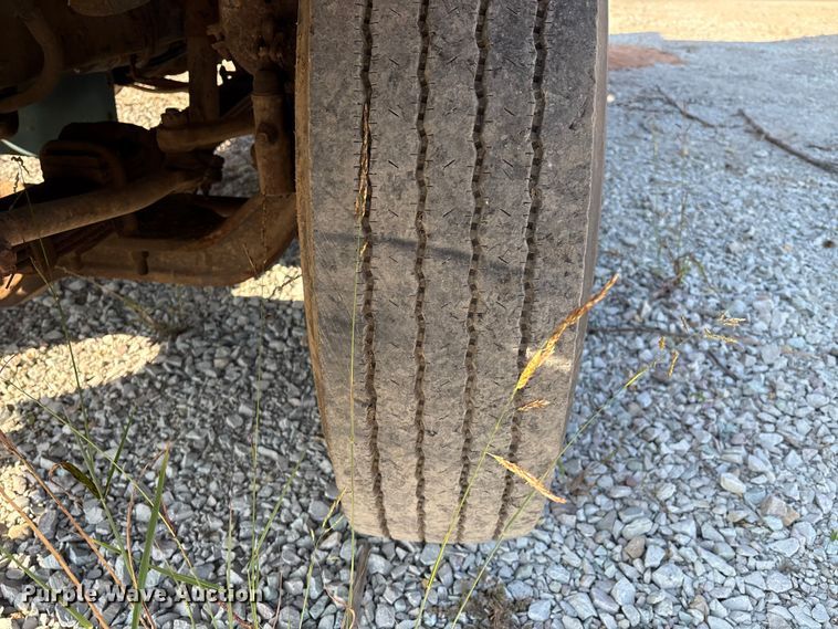 image for item IE9239 1996 International 4700 dump truck