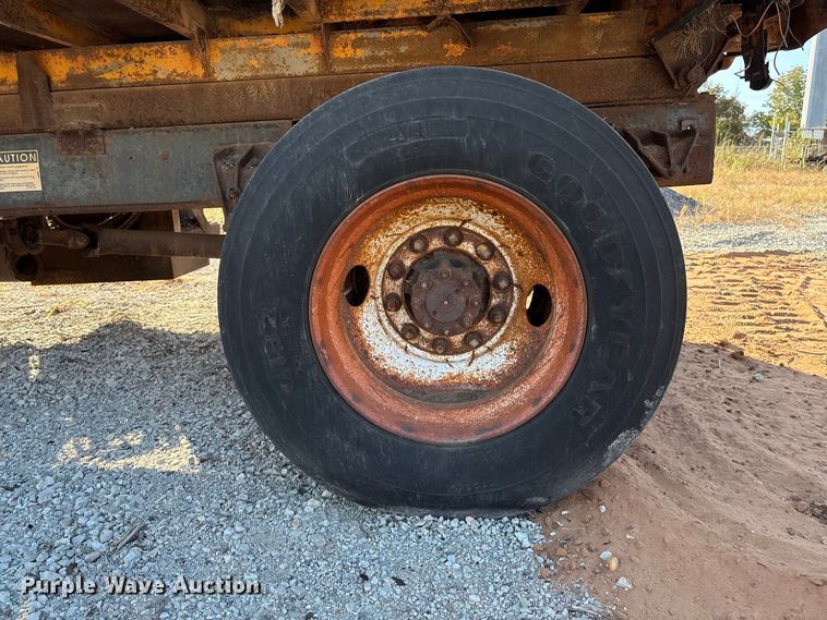 image for item IE9239 1996 International 4700 dump truck