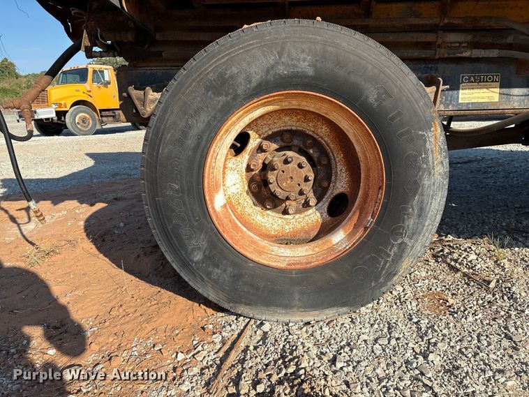 image for item IE9239 1996 International 4700 dump truck