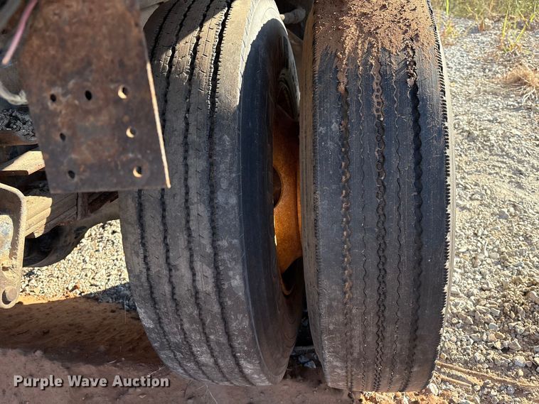 image for item IE9239 1996 International 4700 dump truck