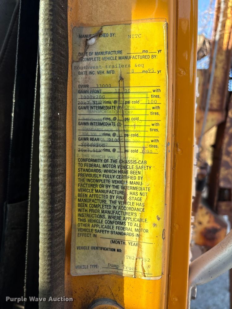 image for item IE9239 1996 International 4700 dump truck