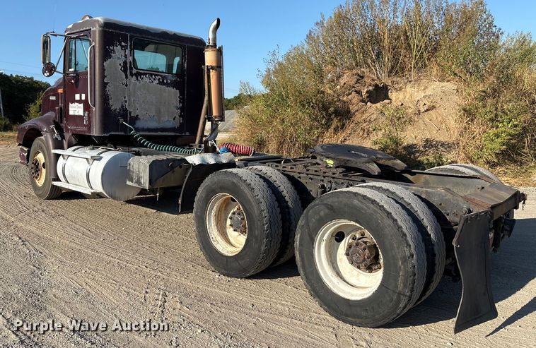 image for item IE9240 1997 International 9200 semi truck