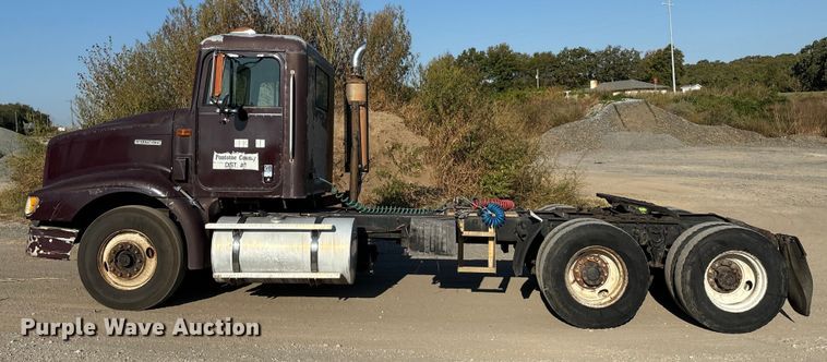 image for item IE9240 1997 International 9200 semi truck