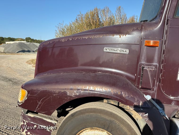 image for item IE9240 1997 International 9200 semi truck