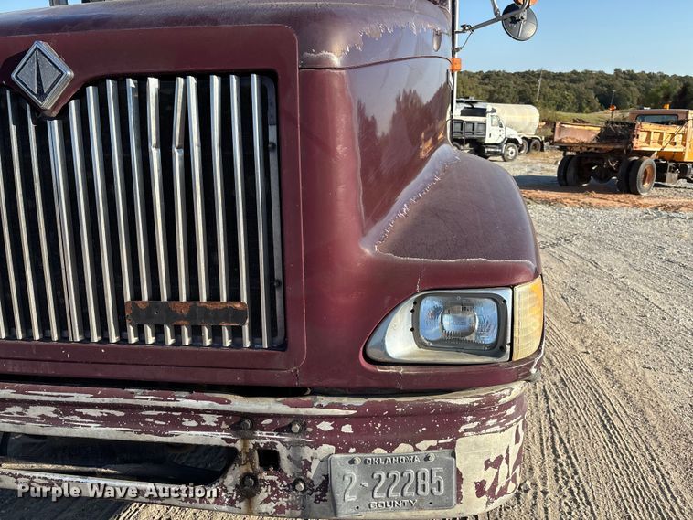 image for item IE9240 1997 International 9200 semi truck