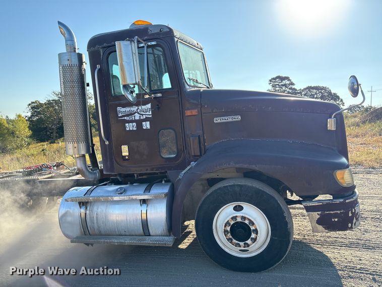 image for item IE9240 1997 International 9200 semi truck